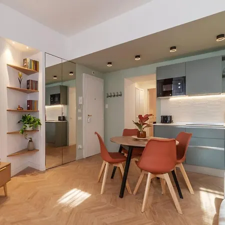 Moderno E Silenzioso A Trastevere Rome